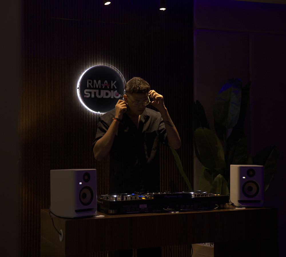 Studio in Mohali, Best studio in Mohali, Professional studio Mohali, Creative studio Mohali, Affordable studio Mohali, Studio services in Mohali, Studio booking Mohali, Studio near me Mohali, Mohali studio service provider